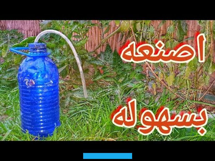 بوجود وحدة قوى لضخ مياه الري من مصدر المياه إلي داخل شبكة نقل و توزيع للمياه داخل الحقل (عبارة عن خطوط مواسير رئيسية و. فرعية و هذه الأخيرة تكون من البولي إيثيلين و ذات أقطار صغيرة و مثبت عليها نقاطات موزعة على مسافات تختلف بإختلاف نوع. المحصول و مسافة زراعته أو توزيعه بالحقل) .و هو مزود بفلاتر قرب وحدة التحكم الرئيسية.