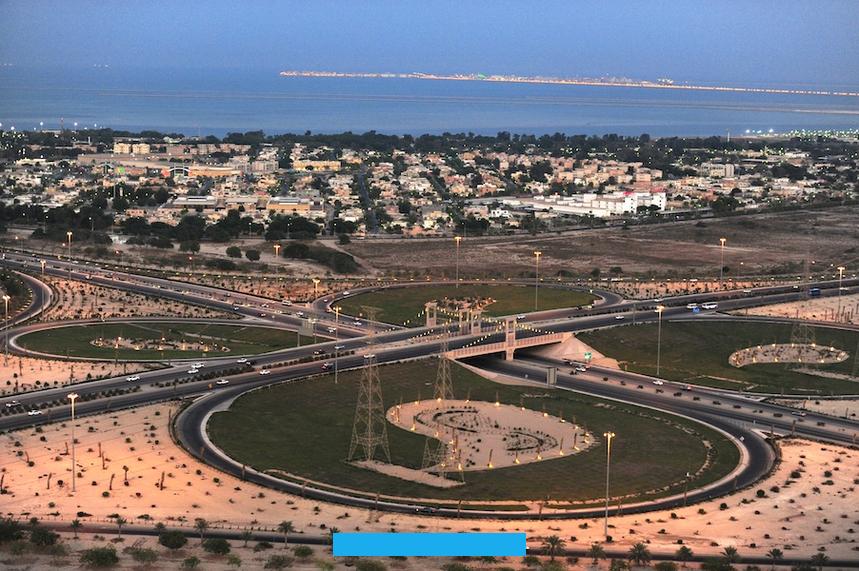 وتتركز فيها كل مظاهر النشاط الاجتماعي. والاقتصادي والسياسي بحيث تصبح بحق " المدينة الأم " .4- مرحلة المدينة العظمي MEGALOPOLIS :وتتمثل في انبثاق المدن العظمي.