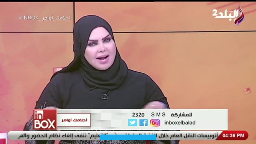 الحلم بإخماد الحرائق داخل المسكن يوحي بأن الحالم على أعتاب تحسن مالي يمهد له الطريق لاقتناء مسكن جديد يفوق في جودته. وإذا ما حلم الشخص بأنه يطفئ النار عن ملابسه. فإن ذلك يبين اهتمامه الشديد بالابتعاد عن الذنوب والشرور التي تحيط به. وتشبثه بأداء العبادات والأفعال الصالحة.