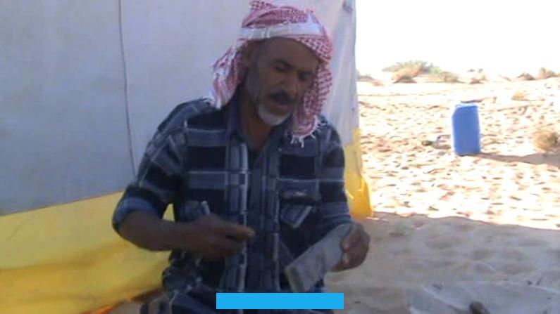 ولا يأكل فيها؛ ولا يركب قط إلى أحد من رجال إفريقية. ولا إلى سلطانهم إلاَّ إلى أبي طالب عمِّ معدٍ (عم الأمير العُبيدي). وكان له صديقًا قديمًا.