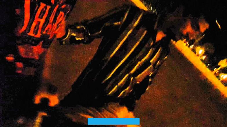 أما حلم ركوب الخيل مع شخص والخيل جامح فلا خير فيه. ويدل على الغواية والمعصية.رؤية شخص يركب الحصان في المنام تدل أن هذا الشخصأو سمعةً واسعةً وجاهاً. ورؤية شخصٍ تعرفه يركب على الحصان ويمشي به بين الناس ترمز إلى الخير الوفير الذي سيناله والسلطة الواسعة والقوة.سينال.