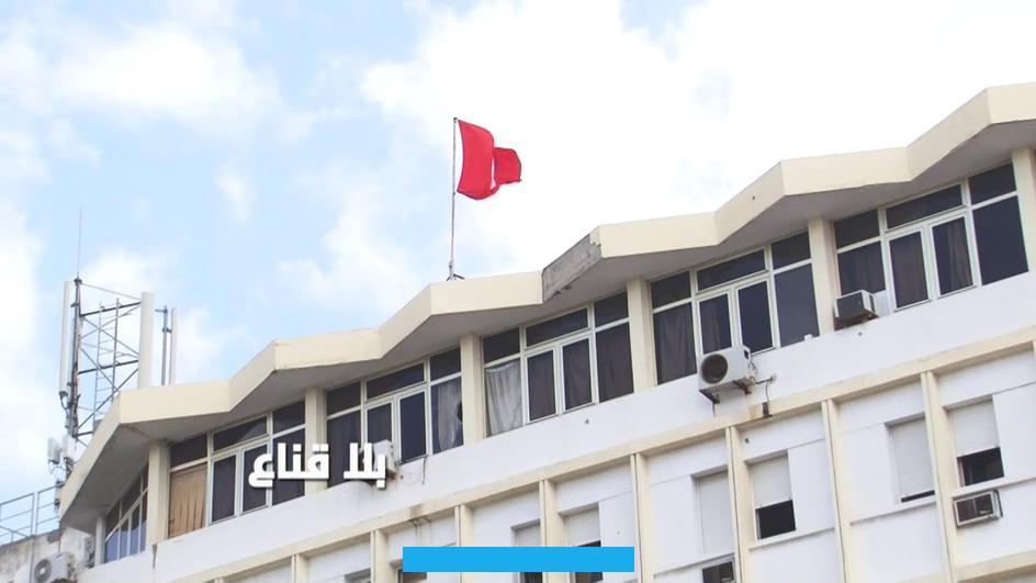 ولكنّ ما لاحظه التقرير هو الوضعيّة الماديّة والرمزيّة المزرية للزوايا والتصوّف وهيمنة التمثّلات الخرافيّة عليها.وتعمّر.
