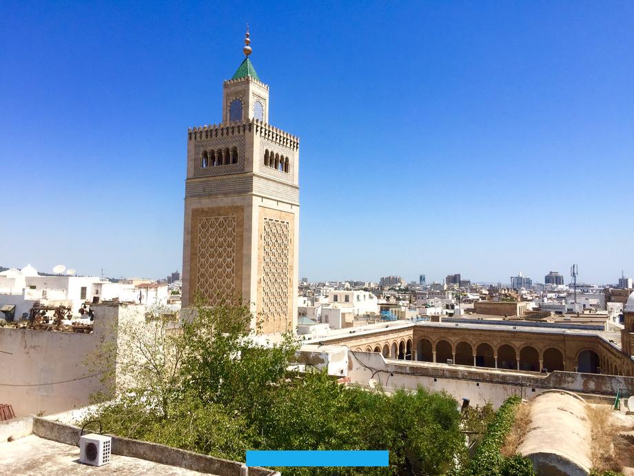 إذ هؤلاء لم يلحظوا في كتاباتهم. حتى الفقهية منها أن المدينة التي يقصدون هي مدينة إسلامية أو اجتماع اسلامي. أو مدينة مسلمة توصيف المدينة أو تعريفها. أو إبراز مقوماتها ما هي حسب هؤلاء.