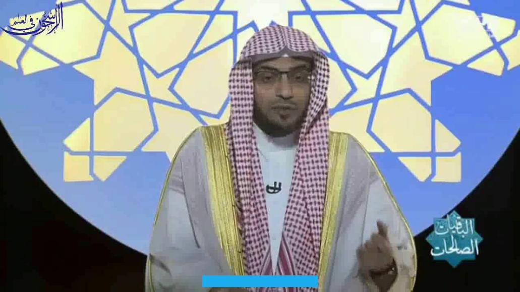 وينتهي كل مقطع على نفس الكلمة أو العبارة. ويسبقه كلمة مقافية المقطع (القافية التي تظهر مرتين في المقطع الأول). ويتضمن المقطع الأخير اسم علم.
