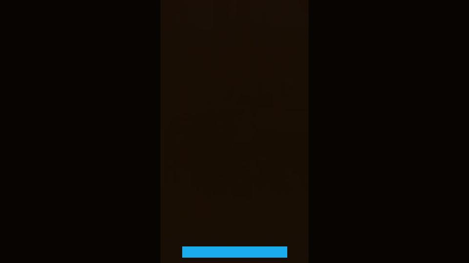 فشتمها فشتمته فأُعجب بها من شتائمها.لما اشتدّ الحب به خطبها من أهلها. إلا أنّ ذكره لها في شعره كان سبب رفض والدها.