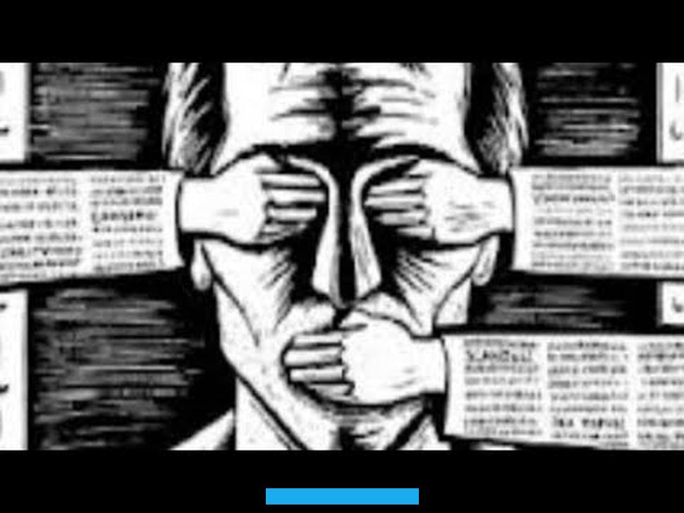 وذلك من خلال إنشاء مجالس للصحافة المهنية التي تضع شروطاً لممارسة المهنة. وتحافظ على أخلاقياتها وتعد الحرية الصحافية علامة أساسية تدل على ديمقراطية المجتمعات ولها أهمية عظمى لما تساهم به من.